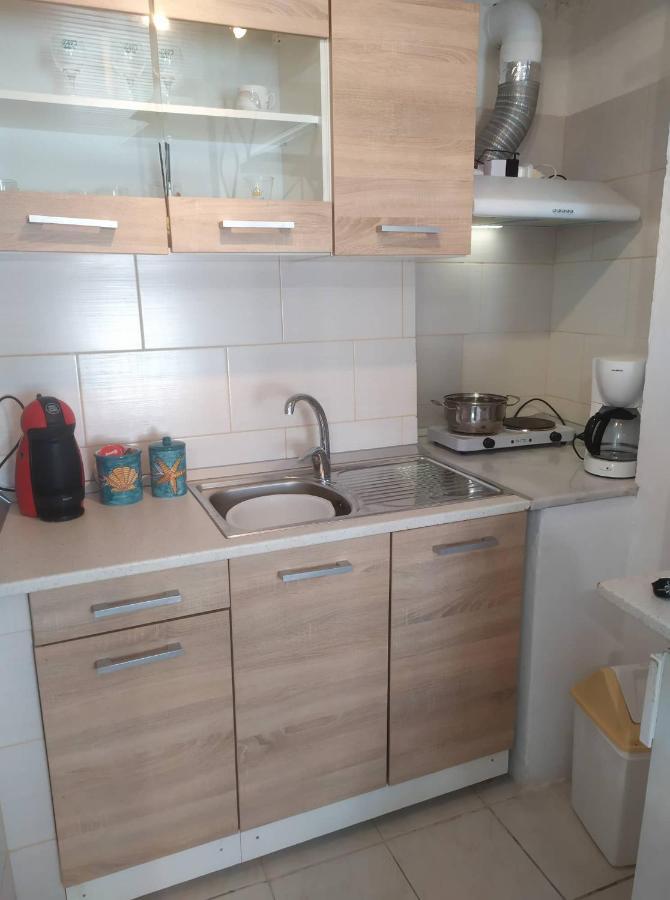 Eutyxia's House Gaios