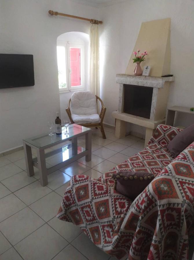 Eutyxia's House Gaios